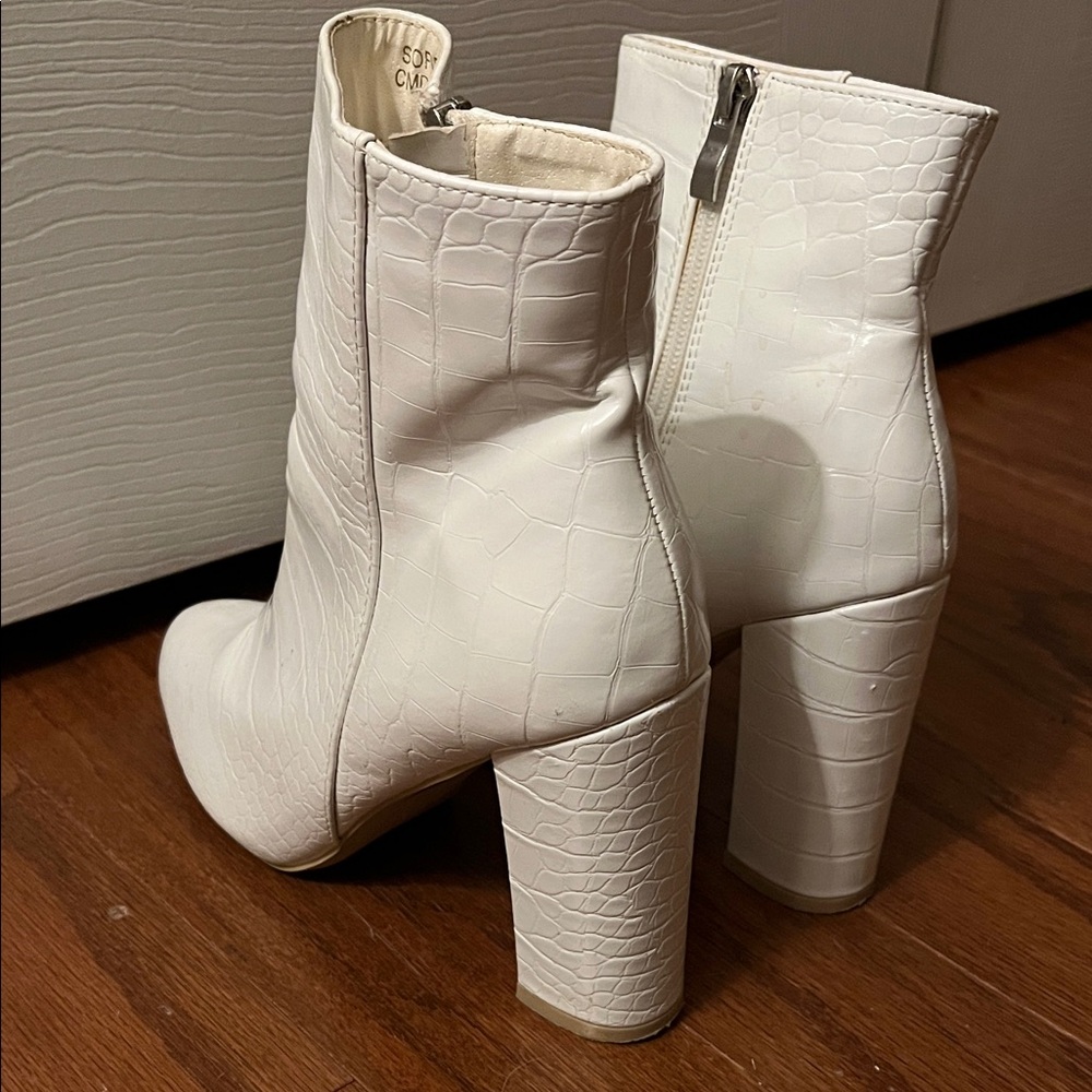 WHITE CROC BOOTIES
